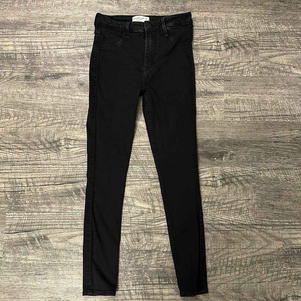 ABERCROMBIE & FITCH - black Jean legging. Size 2s / 26. High rise.